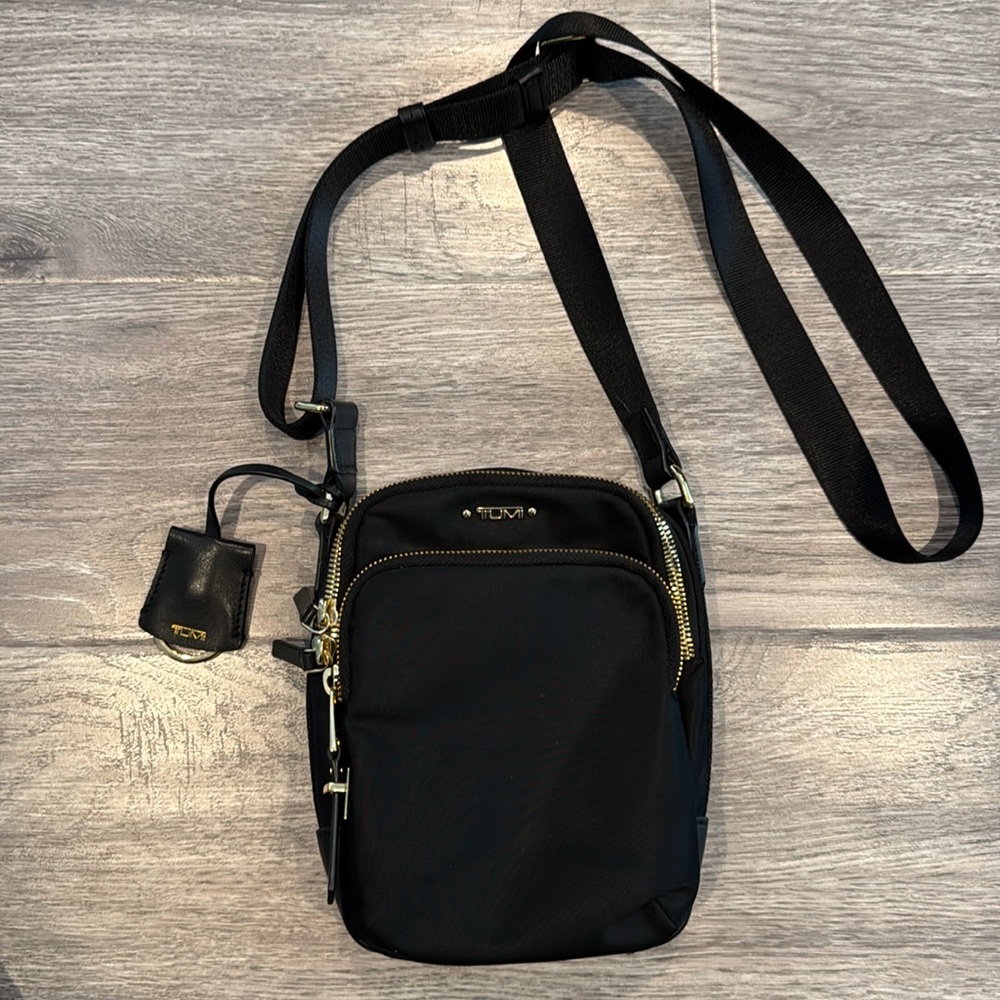 Tumi Voyageur Ruma crossbody black & gold